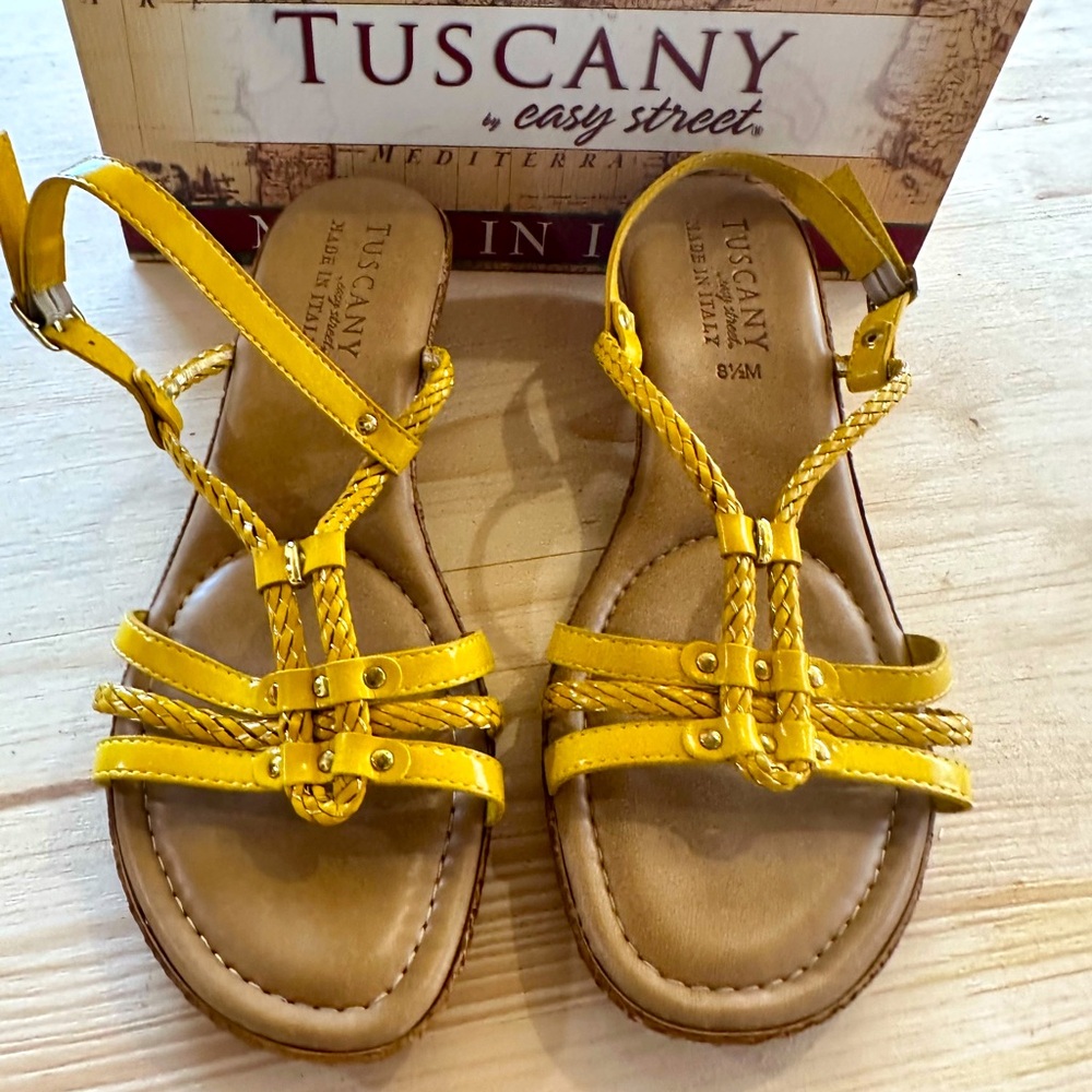 Tuscany by Easy Street Yellow Lucca Sandals, size 8 1/2